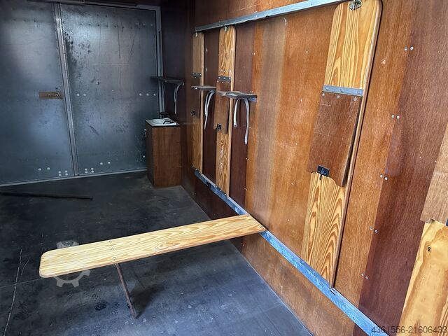 Nadwozie wymienne z zabudową skrzyniową Fahrzeugwerk Werdau 