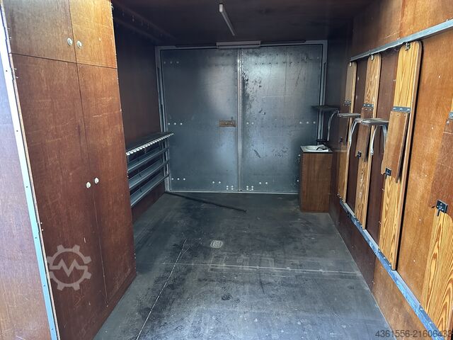 Nadwozie wymienne z zabudową skrzyniową Fahrzeugwerk Werdau 