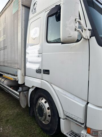 Vehicul cu platformă și suprastructură prelată volvo fh12