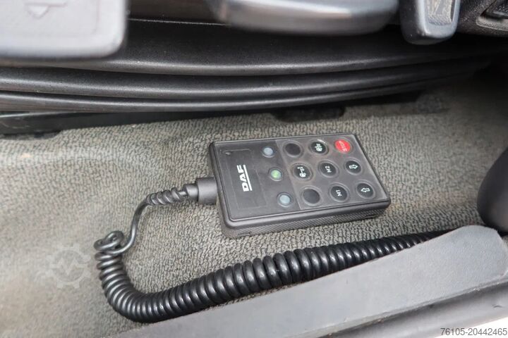 Vrachtwagen met kraan DAF LF 260 Openwagen+ Kraan Fassi F85 B023+ Radio c...