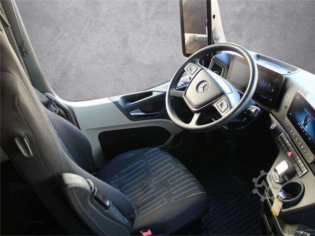 Trattore stradale Mercedes-Benz 1845