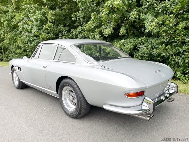 Fourgon FERRARI 330 GT Coupe 2+2/TÜV neu/H-Zulassung
