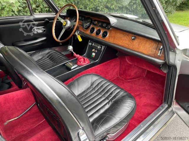 Fourgon FERRARI 330 GT Coupe 2+2/TÜV neu/H-Zulassung