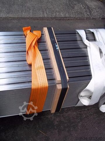 MAIR Automatische verpakkingsmachine .90/D/5/SL + ITIPACK automatische omsnoeringsmachine MAIR Automatic packing machine .90.D.6¡5.SL + ...