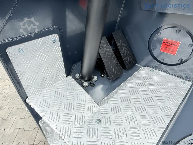 Carretilla retráctil de 4 vías COMBILIFT CBE2500 TRIPLEX 5500 FORK POSITIONER