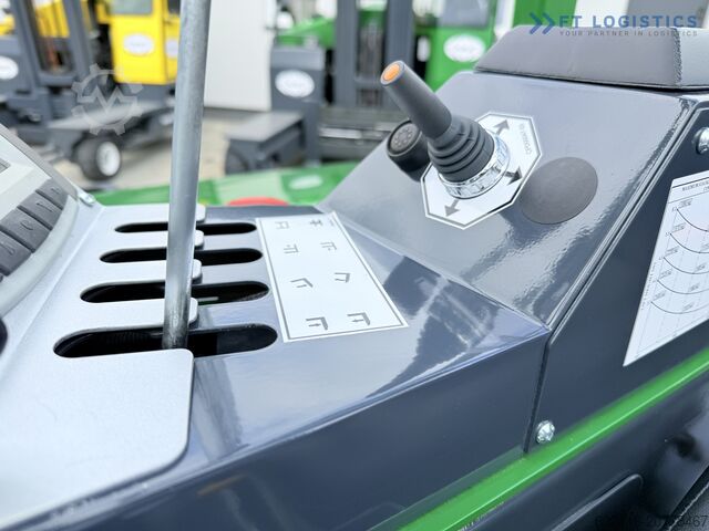 Carretilla retráctil de 4 vías COMBILIFT CBE2500 TRIPLEX 5500 FORK POSITIONER