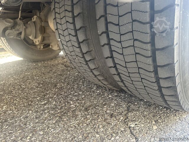 Ladbil med presenning IVECO 120E25
