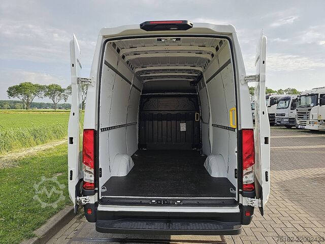 Στέισον βάγκον με ψηλή οροφή IVECO DAILY 35S14       L2H2 Automaat