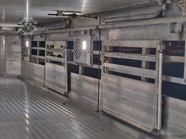 Szarvasmarha-szállítás Jumbo Bekkers 3 deck livestock - Ventilation - Loadli...