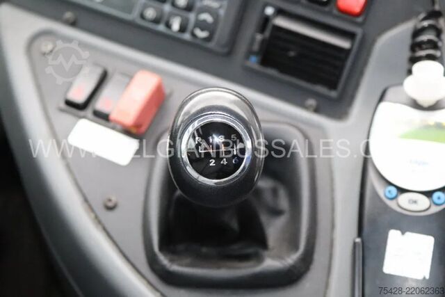 Autokar Mercedes-Benz Tourismo 16RHD M2 / Lift / USB / Full Options