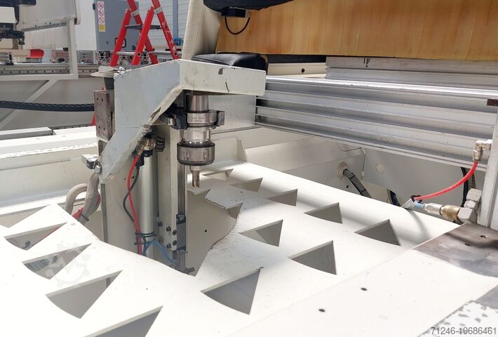 Fresagem e furação CNC de 3 eixos SCM Tech Z2 27