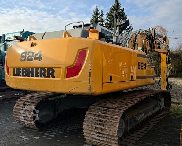 Crawler excavators Liebherr R924 SLC
