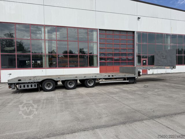 Niski poluprikolica Möslein STO 3 Schwebheim  3 Achs Satteltieflader Plato 45 t GGfür Fertigteile, Baumaschinen