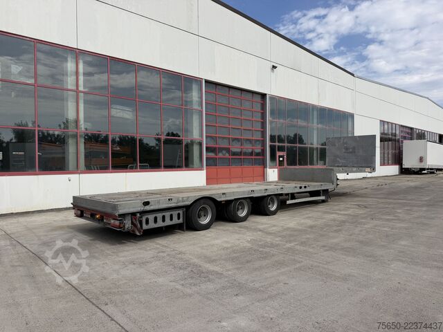 Niski poluprikolica Möslein STO 3 Schwebheim  3 Achs Satteltieflader Plato 45 t GGfür Fertigteile, Baumaschinen