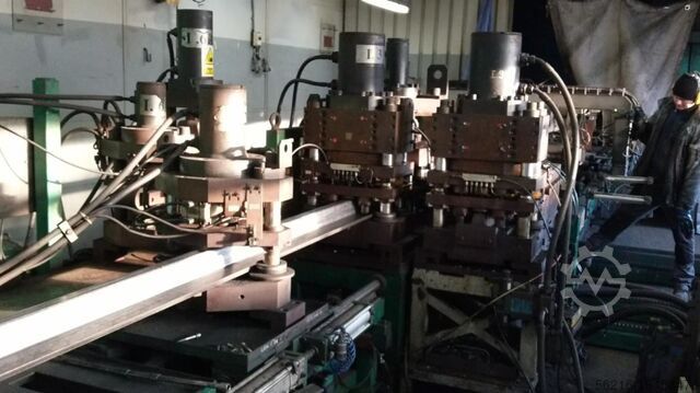 Productielijn wegbarrières B ATTL OP 4,2-15/460/120/25/2PB