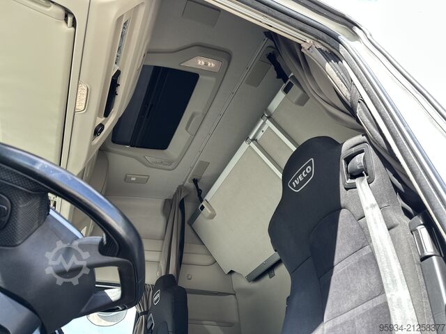 Trattore stradale standard IVECO S WAY 530
