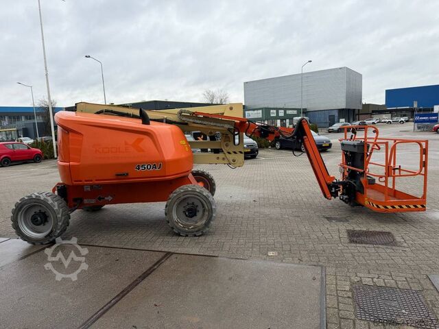 Articulated boom lift JLG 450 AJ