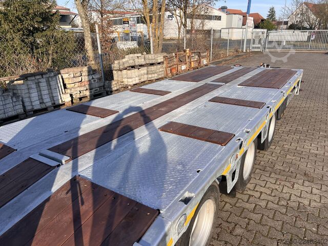 Low loader trailer Möslein TT 34 Zugrohr Gerade  34 t GG Tridem- Tieflader 3 Achs, gelenktNeufahrzeug