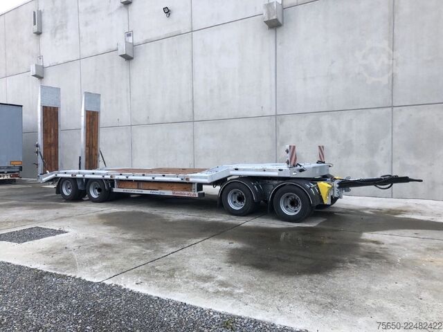 Low loader trailer Möslein T 4 VB H1 1 neuer 4 Achs Tieflader hydraulischen Rampen