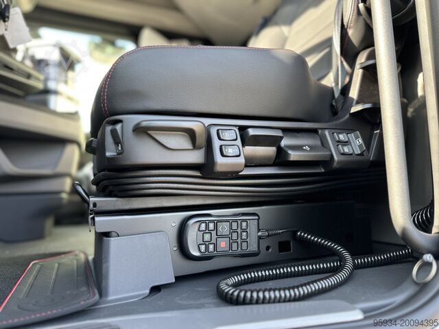 Szabványos közúti nyergesvontató SCANIA 660 S V8 **FULL PNEUMATIC 4+2