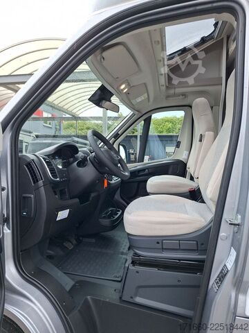 Semi-integrated camper CARADO pro+ T 457 Safety, TV/SAT-Paket, Combi 6 E
