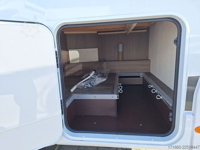Semi-integrated camper CARADO pro+ T 135 Hubbett, Safety-Paket, TV-Paket