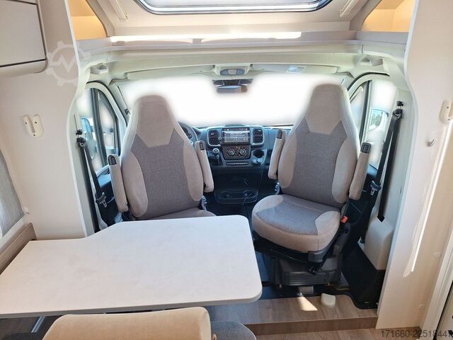 Semi-integrated camper CARADO pro+ T 135 Hubbett, Safety-Paket, TV-Paket