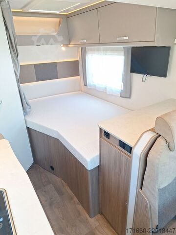 Semi-integrated camper CARADO pro+ T 135 Hubbett, Safety-Paket, TV-Paket