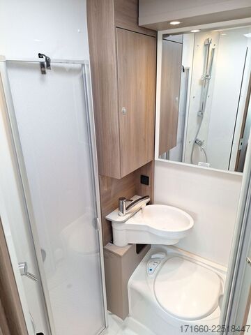 Semi-integrated camper CARADO pro+ T 135 Hubbett, Safety-Paket, TV-Paket