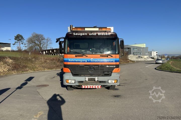Speciallastbil Mercedes-Benz Actros 3243 8x4 Trockensauger / Swiss-Vehicle