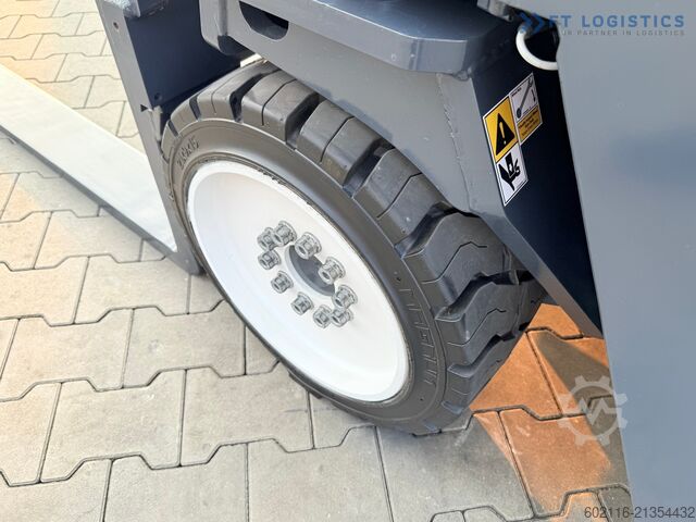 4 Way Forklift Combilift C4000CB TRIPLEX 5200MM FREE-LIFT TOP 1