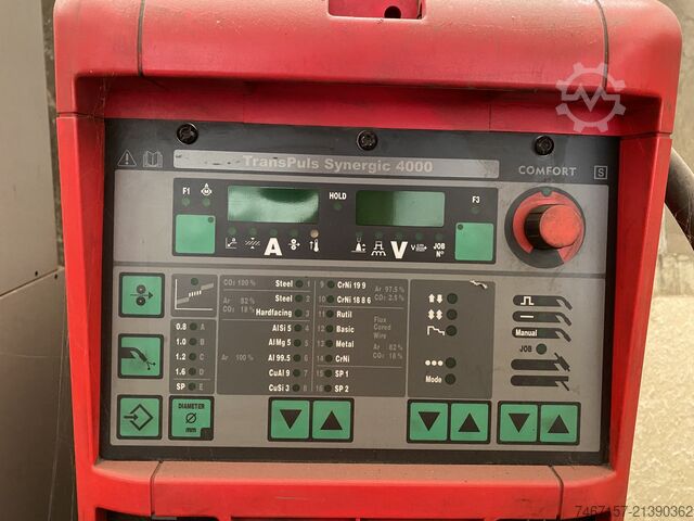 Robôs KUKA + Mesa Rotativa KPF3-V2H500 KUKA KR 6 ARC