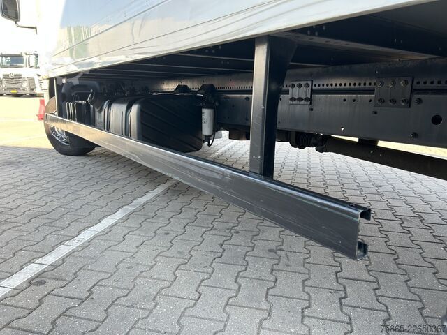 Maleta DAF LF 230 FA / 12 Ton / 246 dkm / Navi / Box / Laa...