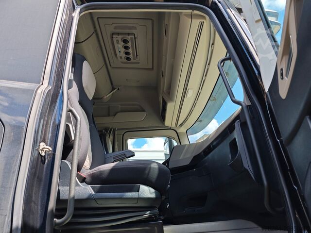 Standard nyergesvontató FORD F-MAX LUX LED, Intarder, Standklima, RDKS, Voll