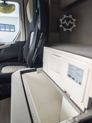 Standard nyergesvontató FORD F-MAX LUX LED, Intarder, Standklima, RDKS, Voll