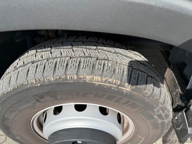 Dobozos furgon IVECO Daily 70C18A8/P,Hi-Matic,Klima,Luftfed.,LBW.1000