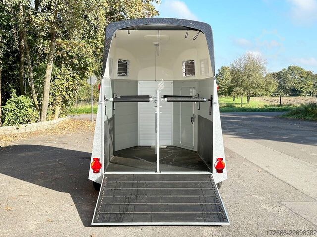 Paardentransportaanhanger Humbaur XANTHOS 2400 | BLACK