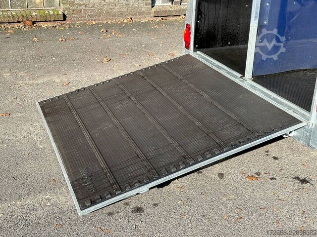 Paardentransportaanhanger Humbaur XANTHOS 2400 | BLACK
