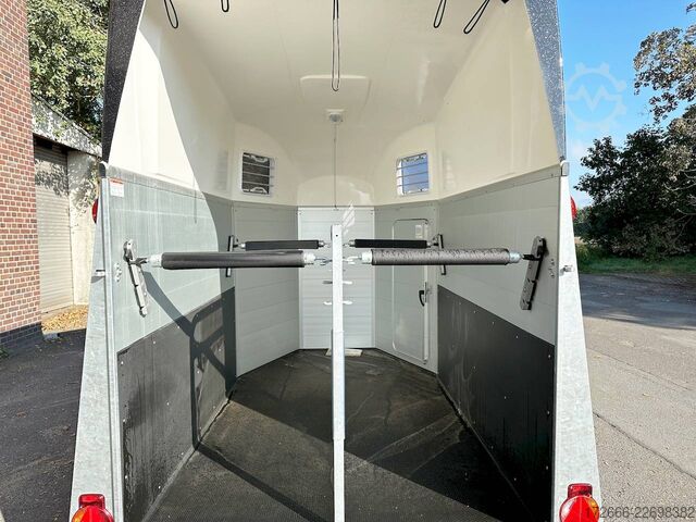 Paardentransportaanhanger Humbaur XANTHOS 2400 | BLACK