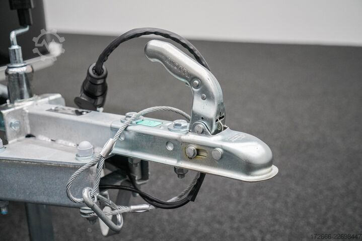 Koffer aanhanger Debon CHEVAL LIBERTE DEBON C255 V2 ALU 750 KG | SCHWARZ +SEITENTÜR