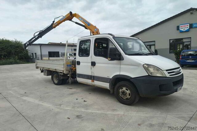 Furgonetka z podwójną kabiną IVECO DAILY 35C 15 3.0 DOPPIA CABINA E GRU