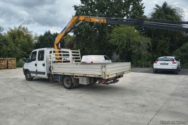 Furgonetka z podwójną kabiną IVECO DAILY 35C 15 3.0 DOPPIA CABINA E GRU