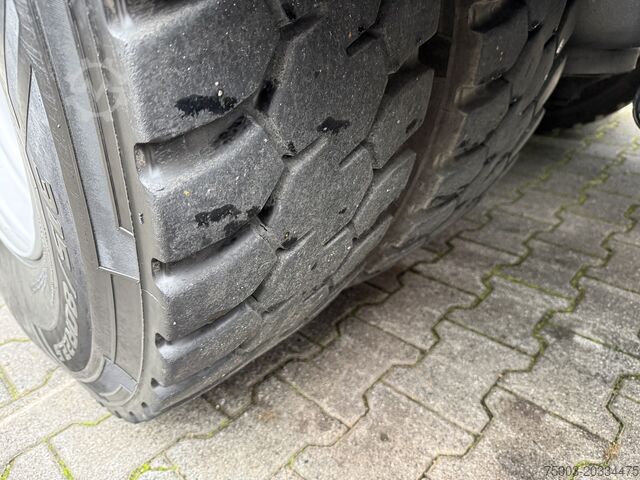Tung lastbil Mercedes-Benz Actros 2548 LS 6X2 Kran HMF 3220 bis 16 Meter