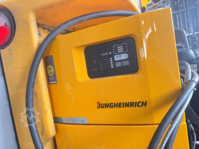 S+UVV 07/27 Lithium Elektro 2.803 h Jungheinrich EZS570