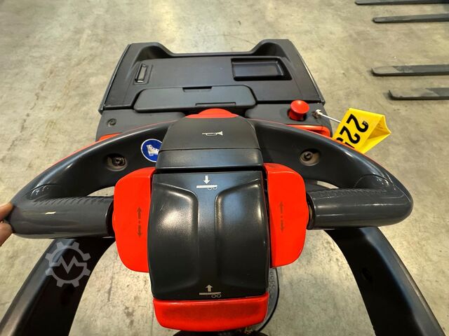 Transpalet electric cu platformă, 3.050 ore Linde T 20AP