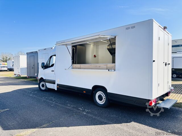 Verkeerswerkzaamheden Mercedes-Benz Foodtruck, Imbisswagen, Food Truck mit neuer Küche und Ausstattung