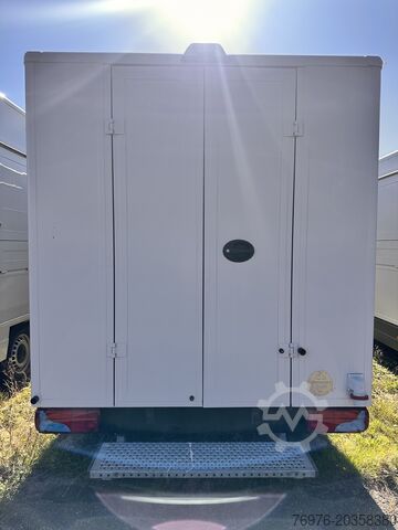 Verkeerswerkzaamheden Mercedes-Benz Foodtruck, Imbisswagen, Food Truck mit neuer Küche und Ausstattung