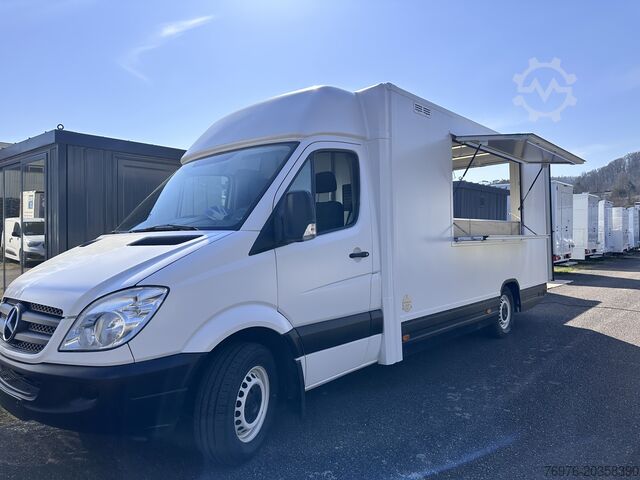 Verkeerswerkzaamheden Mercedes-Benz Foodtruck, Imbisswagen, Food Truck mit neuer Küche und Ausstattung
