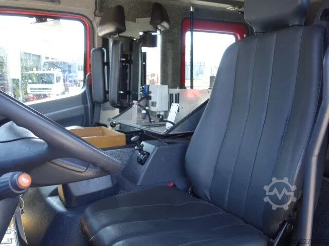 Tűzoltóautó Mercedes-Benz 1325 godiva pump