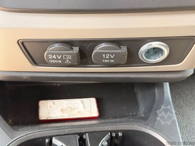 Vrachtwagen met bakwagen MAN TGL 12.250 BL 4X2 Koffer+LBW*AHK*KLIMA*K